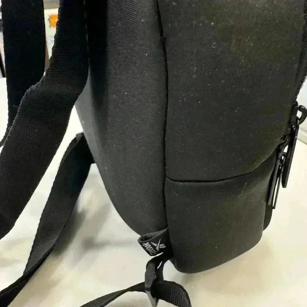 Reebok mini neoprene back pack adjustable straps front zip compartment